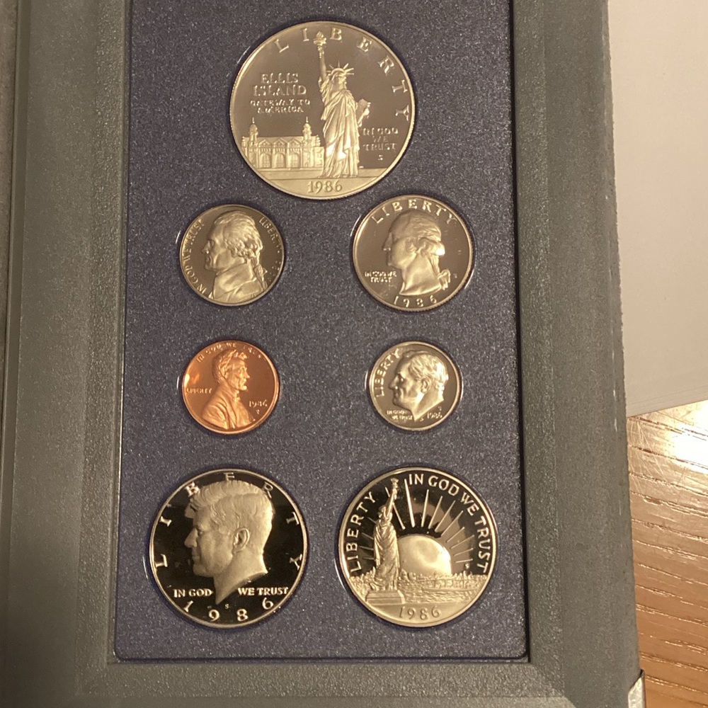 1986 US Coin Set with Silver $1 coin and Copper Coins